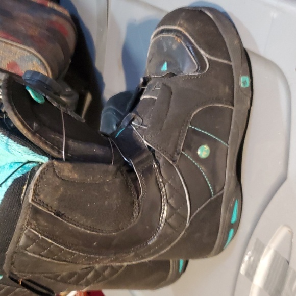 Black and Teal Snowboard Boots - Picture 6 of 11